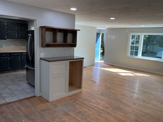 5 Candlewood Dr, Sandwich, MA 02563