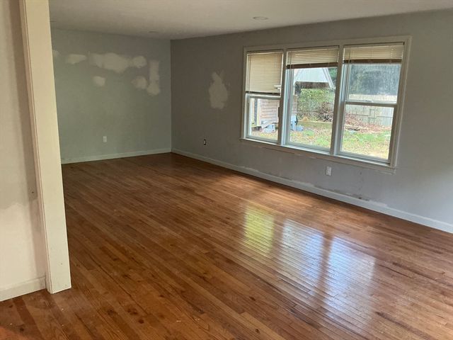 5 Candlewood Dr, Sandwich, MA 02563