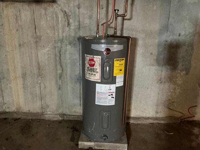 5 Candlewood Dr, Sandwich, MA 02563