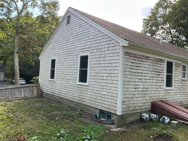 5 Candlewood Dr, Sandwich, MA 02563