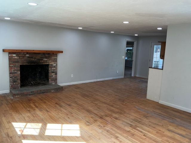 5 Candlewood Dr, Sandwich, MA 02563