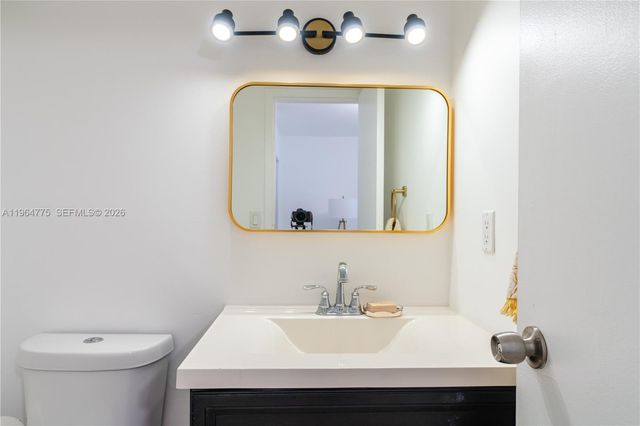 17021 N Bay Road 526, Sunny Isles Beach, FL 33160