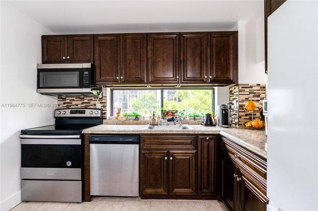 17021 N Bay Road 526, Sunny Isles Beach, FL 33160