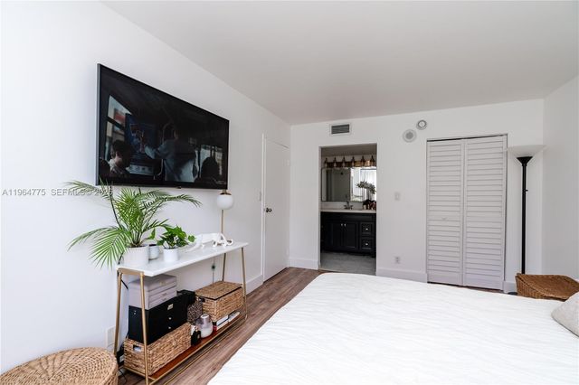17021 N Bay Road 526, Sunny Isles Beach, FL 33160