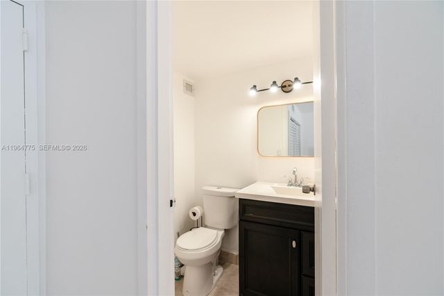 17021 N Bay Road 526, Sunny Isles Beach, FL 33160