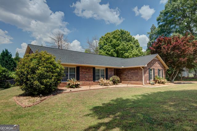 110 Beacon Drive, Fayetteville, GA 30215