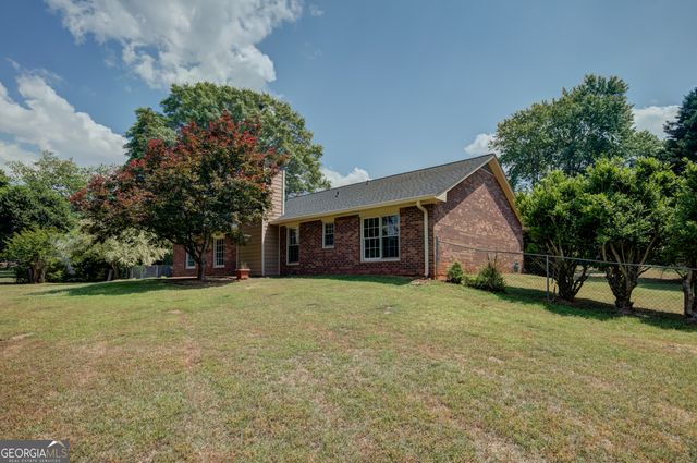 110 Beacon Drive, Fayetteville, GA 30215