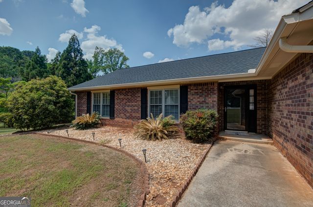 110 Beacon Drive, Fayetteville, GA 30215
