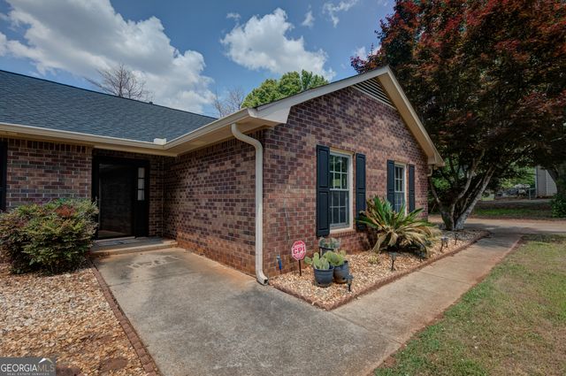 110 Beacon Drive, Fayetteville, GA 30215