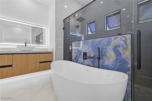 3402 SW 26th PL, Cape Coral, FL 33914