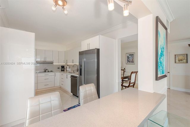 8855 Collins Ave 8J, Surfside, FL 33154