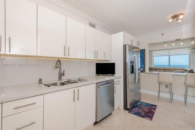 8855 Collins Ave 8J, Surfside, FL 33154
