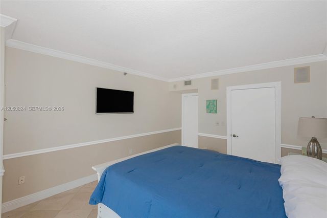 8855 Collins Ave 8J, Surfside, FL 33154