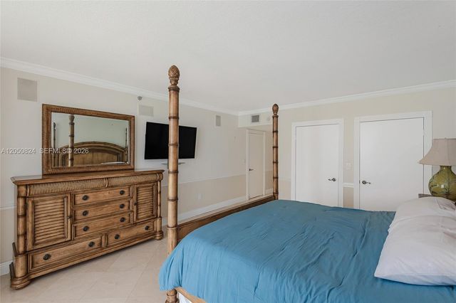 8855 Collins Ave 8J, Surfside, FL 33154