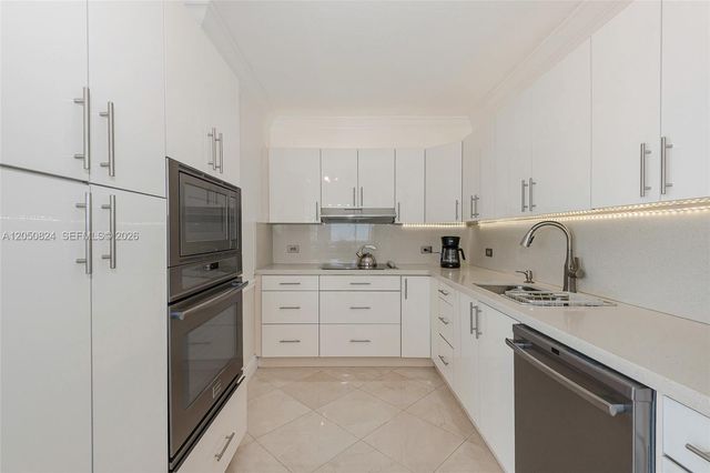 8855 Collins Ave 8J, Surfside, FL 33154