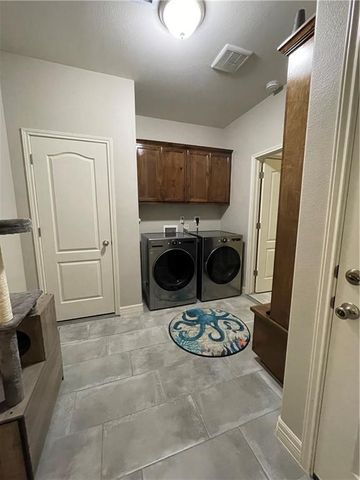 1813 Monterey Bay Dr, Portland, TX 78374
