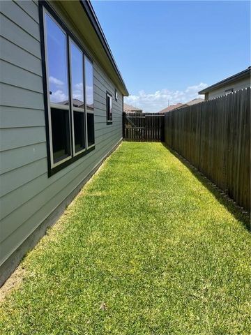 1813 Monterey Bay Dr, Portland, TX 78374