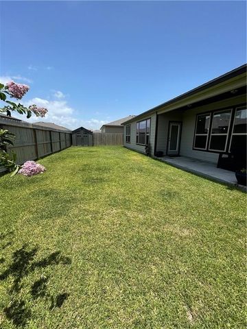 1813 Monterey Bay Dr, Portland, TX 78374