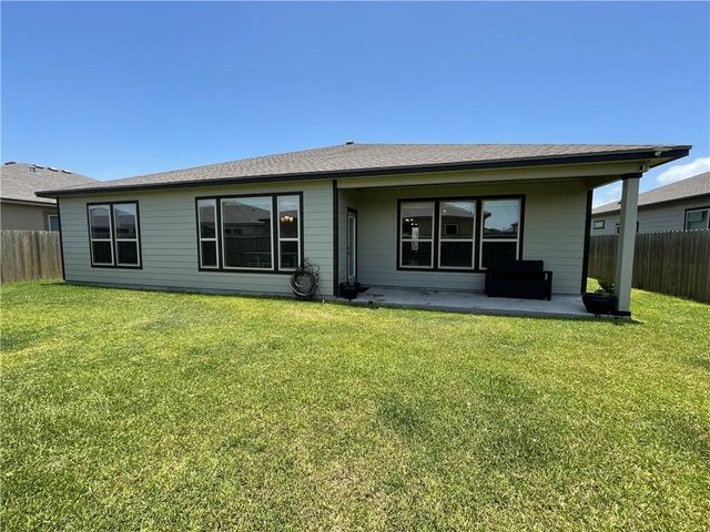 1813 Monterey Bay Dr, Portland, TX 78374