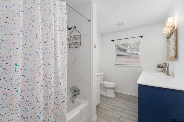 137 Gardner Dr, Palestine, TX 75803