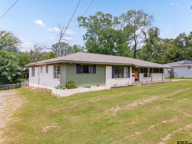 137 Gardner Dr, Palestine, TX 75803