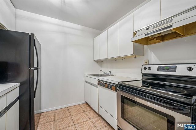 111 Mulberry Street 2C, Newark, NJ 07102