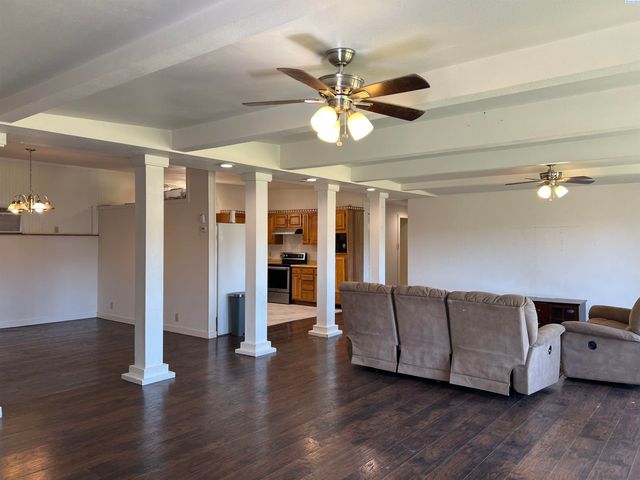 211 Kahlotus Lake Road, Kahlotus, WA 99335