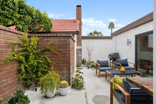 2545 S Gene Autry Trail E, Palm Springs, CA 92264