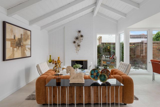 2545 S Gene Autry Trail E, Palm Springs, CA 92264