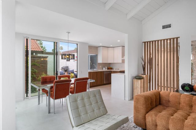 2545 S Gene Autry Trail E, Palm Springs, CA 92264