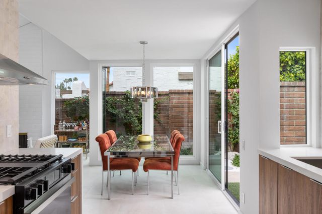 2545 S Gene Autry Trail E, Palm Springs, CA 92264