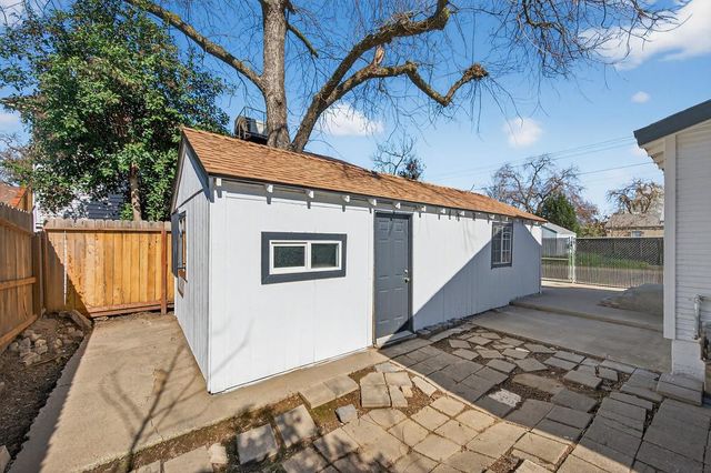 3325 12th Ave, Sacramento, CA 95817