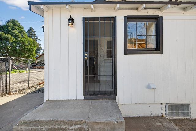 3325 12th Ave, Sacramento, CA 95817