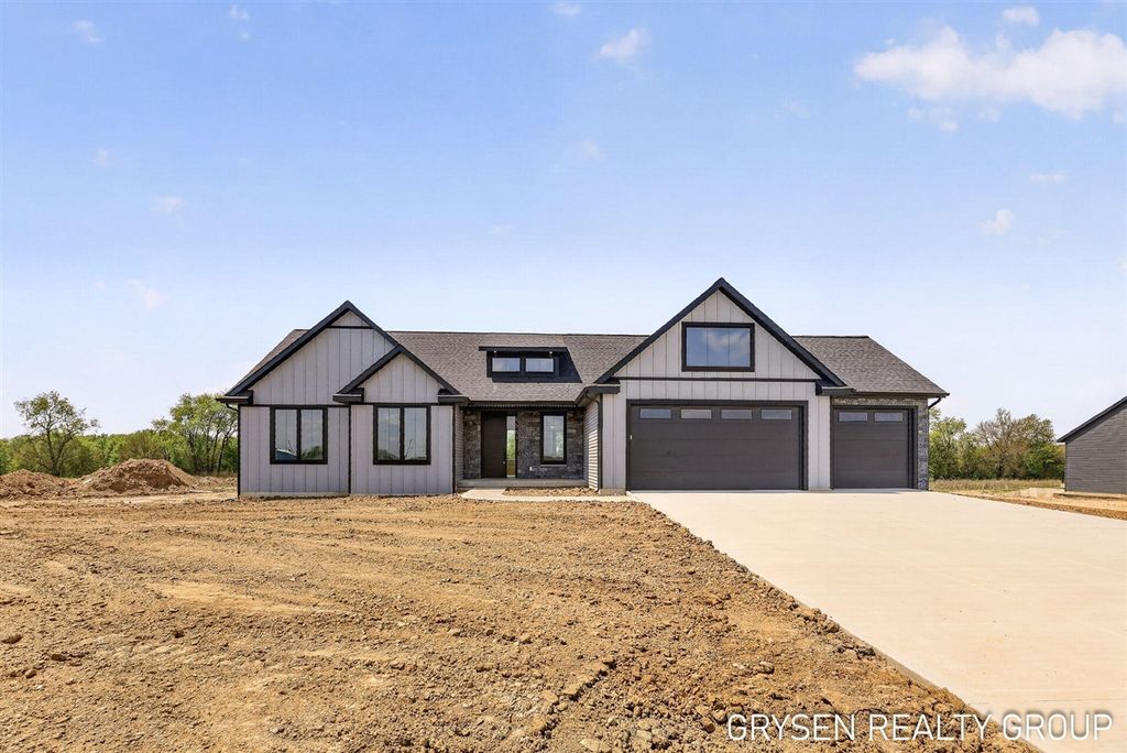 8561 Bosque Drive, Caledonia, MI 49316