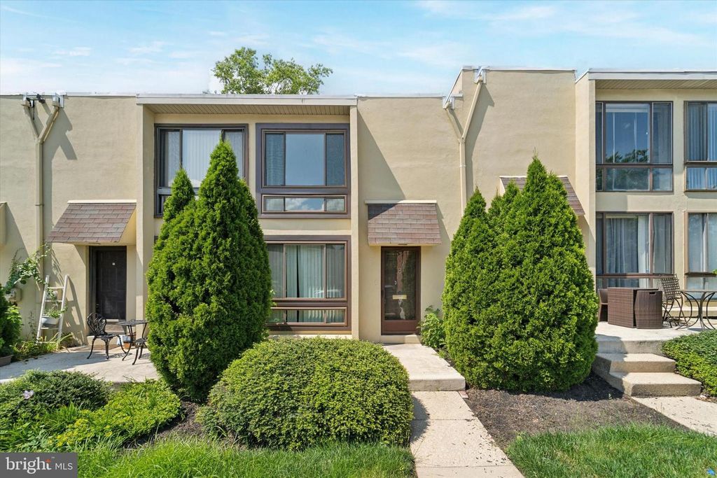 100 E GLENOLDEN AVE #T-8, Glenolden, PA 19036