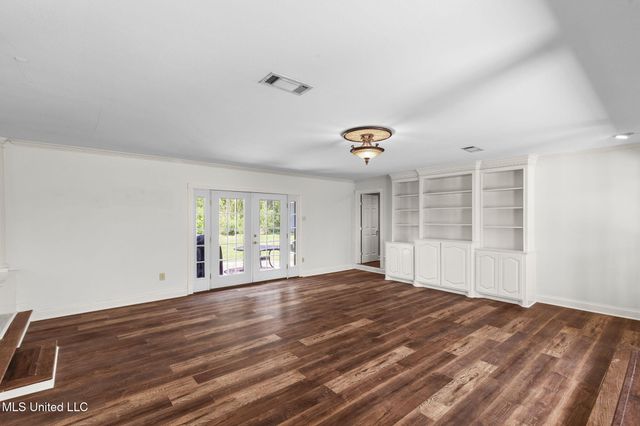 125 Lakeview Drive, Canton, MS 39046