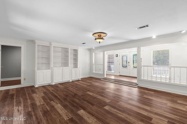 125 Lakeview Drive, Canton, MS 39046