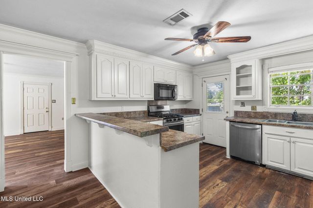 125 Lakeview Drive, Canton, MS 39046