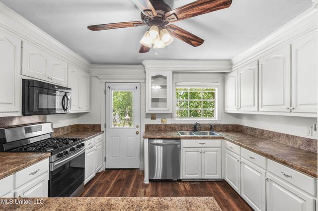 125 Lakeview Drive, Canton, MS 39046
