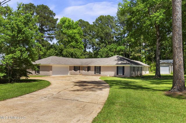 125 Lakeview Drive, Canton, MS 39046