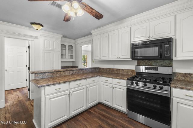 125 Lakeview Drive, Canton, MS 39046