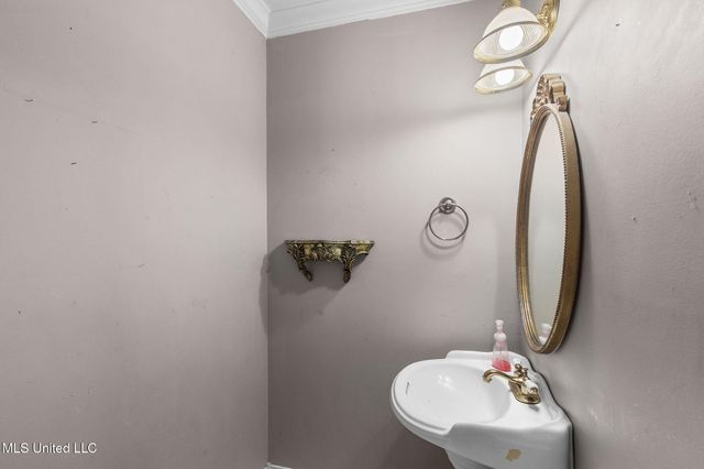 125 Lakeview Drive, Canton, MS 39046