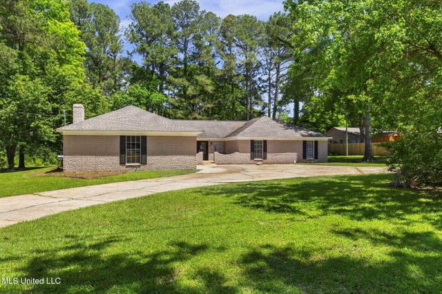 125 Lakeview Drive, Canton, MS 39046