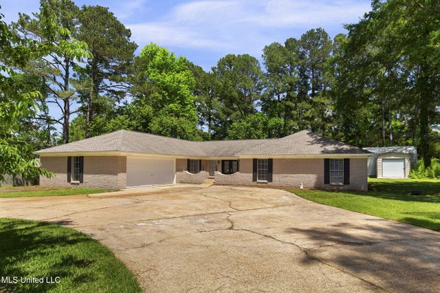 125 Lakeview Drive, Canton, MS 39046