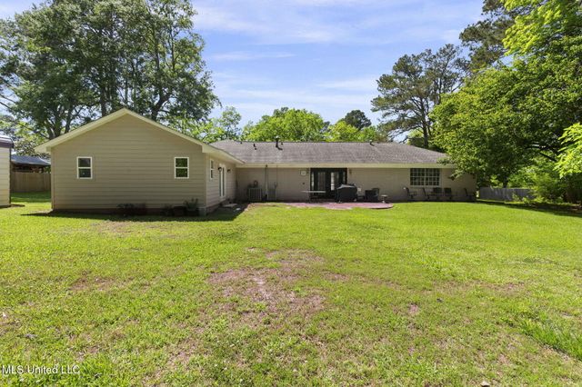 125 Lakeview Drive, Canton, MS 39046