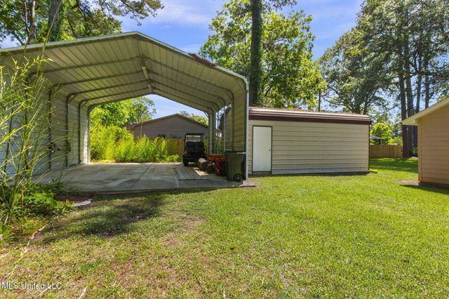 125 Lakeview Drive, Canton, MS 39046