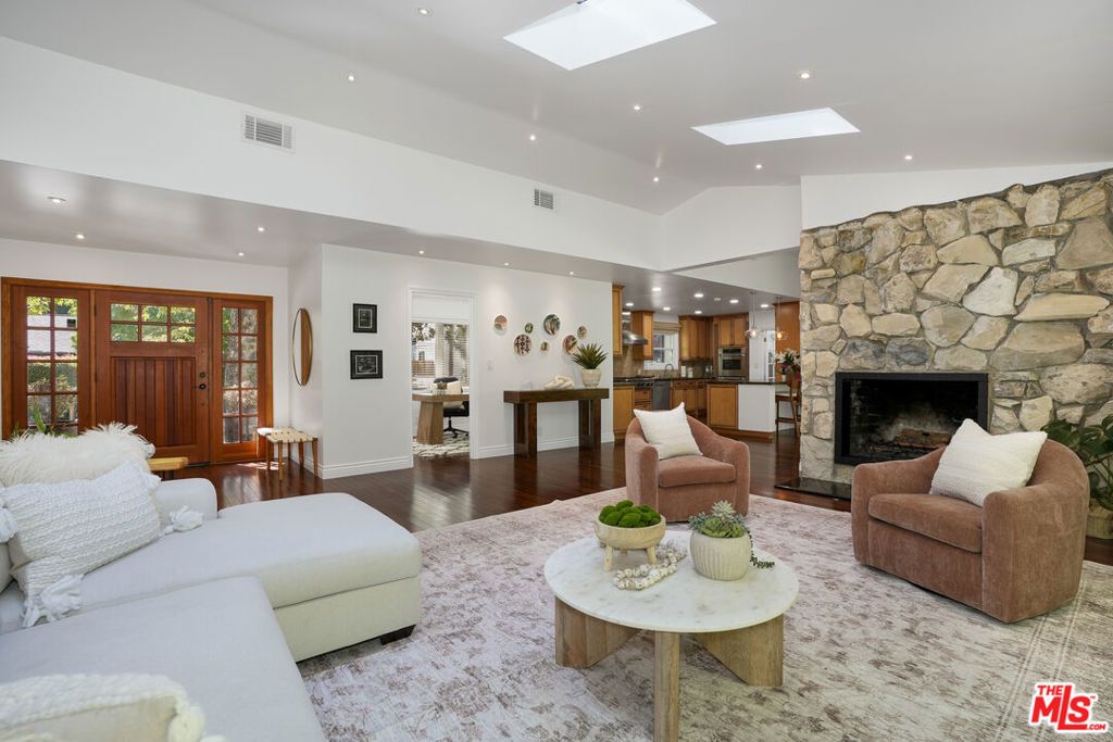 3452 Mandeville Canyon Road, Los Angeles, CA 90049 — photo 3