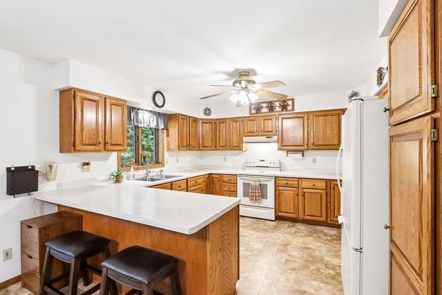 W7096 N Oak Ridge Court, Poynette, WI 53955