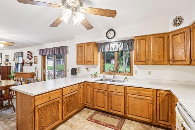 W7096 N Oak Ridge Court, Poynette, WI 53955