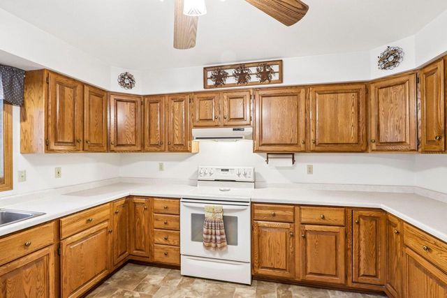 W7096 N Oak Ridge Court, Poynette, WI 53955